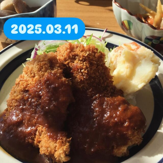 2025.03.11(火)

こんにちは❣️こたま食堂です。

一雨ごとに暖かくなって、春が近づいてますね😊

今日の日替わりランチは

Ａ

メニュー表全てOK

Ｂ

焼豚丼

ハヤシライス

ドライカレー

皆様のお越しをお待ちしております‼️

#こたま食堂#できたて#揚げたて#ご飯おかわり3杯までOK#宮前駅周辺#和歌山ランチ#和歌山グルメ#電車が見られるお店#ガラス張り