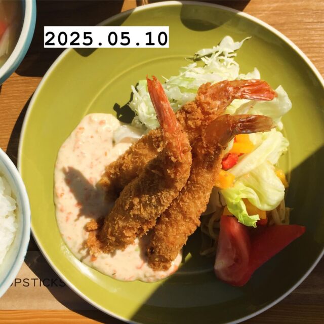 2025.05.10.
こんにちは、こたま食堂です😋
・
今日はとても蒸し暑いですね😫
・
本日日替わりランチ
A
からあげ
•
エビフライ
•
ハンバーグ
•
ヒレカツ
・
B
オムハヤシライス
・
ドライカレー
・
皆様のご来店をお待ちしてます♪
金土日ディナー営業日です♪
・
#こたま食堂#できたて#揚げたて#ご飯おかわり3杯までOK#宮前駅周辺#きのくに線沿い#電車が見られるお店🚃
#こたまランチ#おこさまランチ#和歌山ランチ