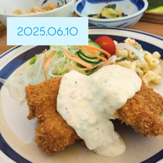 2025.06.10.
こんにちは、こたま食堂です😋
・
足元悪い中連日ご来店ありがとうございます♪
温かいお食事で皆様をお待ちしております
・
本日日替わりランチ
A
からあげ・ミンチカツ以外は
メインメニュー表からいずれか選んでください♪
・
B
ハヤシライス
・
オムライス
・
ドライカレー
・
いずれか選んでください♪
・
テラス席は雨天の場合はご利用いただけませんm(._.)m
ご了承下さい
・
#こたま食堂#できたて#揚げたて#ご飯おかわり3杯までOK#和歌山ランチ#テラス席ペット同伴可#宮前駅周辺#きのくに線沿い#wakayama