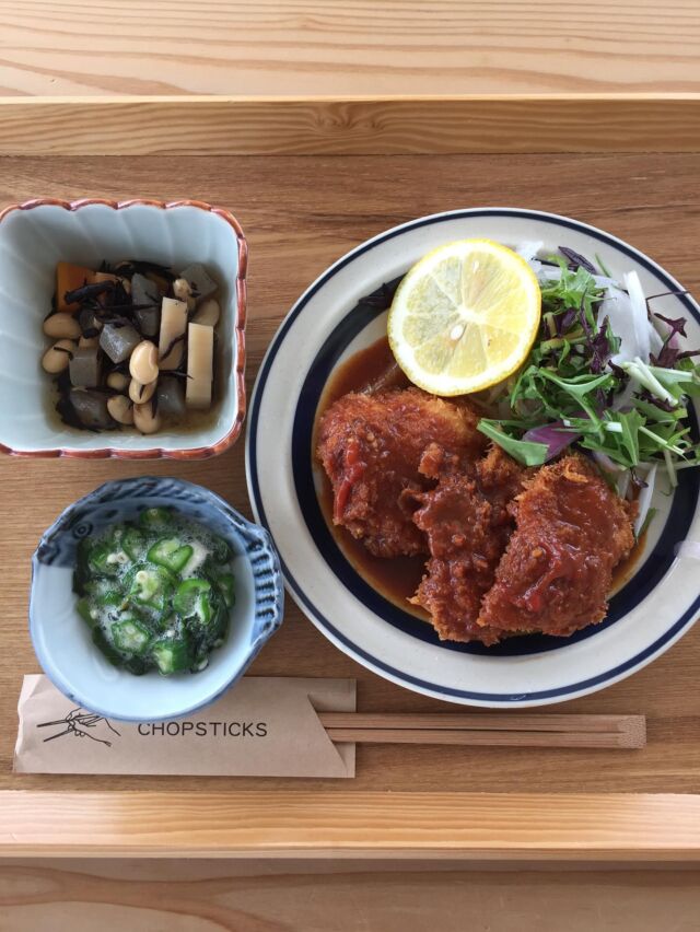 2025.06.30.
こんにちは、こたま食堂です😋
・
梅雨明けになりました。
まだ少し風が吹いてますのでまだ過ごしやすいです
テラス席はペット同伴可です
・
本日日替わりランチ
A
メインメニュー表全てOK
お一つお選びください
・
B
ハヤシライス
・
オムライス
・
ドライカレー
・
皆様のご来店をお待ちしてます😋
・
#こたま食堂#できたて#揚げたて#ご飯おかわり3杯までOK#宮前駅周辺#和歌山ランチ#和歌山南ICより車で15分ほど#きのくに線沿い#電車が見られるお店#テラス席ペット同伴可