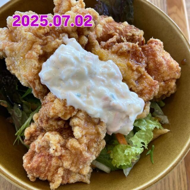 2025.07.02(水)

こんにちは❣️こたま食堂です

暑いですね〜😵体調管理に気をつけましょう💦

今日の日替わりランチは

Ａ

メニュー表のメインどれでも🆗

Ｂ

ハヤシライス

ドライカレー

オムライス

明日は定休日です。
よろしくお願いします🍀

#こたま食堂#できたて#揚げたて#ご飯おかわり3杯までOK#宮前駅周辺#和歌山グルメ#こたまランチ#お子さまランチ#電車が見られるお店#ガラス張り
