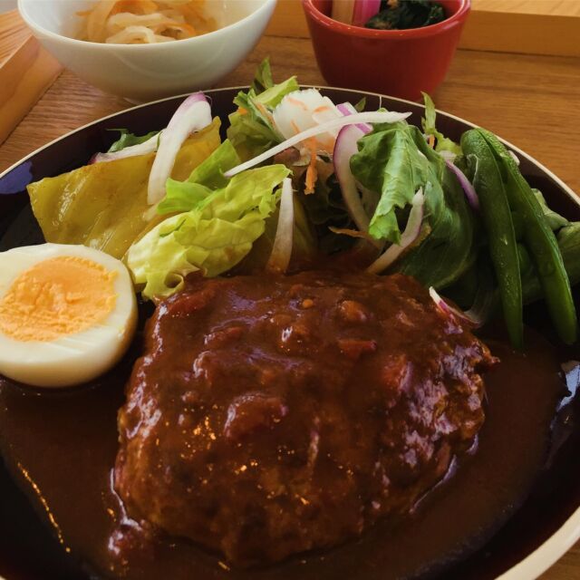 2025.07.12(土)

こんにちは❣️こたま食堂です

少し日差しはマシ…？ですね。バランスの良い食事で乗り切りましょう🌻

今日の日替わりランチは

Ａ
からあげ

ハンバーグ

ポークロースカツ

白身魚のフライ

Ｂ

ハヤシライス

ドライカレー

オムライス

本日はディナー営業日です♪

#こたま食堂#できたて#揚げたて#ご飯おかわり3杯までOK#宮前駅周辺#和歌山グルメ#こたまランチ#お子さまランチ#電車が見られるお店#ガラス張り