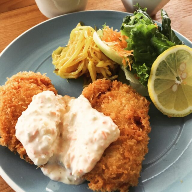 2025.09.12.
こんにちは、こたま食堂です😋
・
朝晩は涼しくなってきました。
段々と秋🍂に近づいていってますね。
・
本日日替わりランチ
A
メインメニュー表どれでもOK
・
B
オムライス
・
ドライカレー
・
牛肉とじ
・
皆様のお越しをお待ちしております♪
・
本日ディナー営業日🍽️
・
#こたま食堂#洋食と家庭料理#宮前駅周辺#できたて#揚げたて#ご飯おかわり3杯までOK#和歌山ランチ#わかやまペイ##電車が見られるお店🚃#wakayama#おこさまランチ