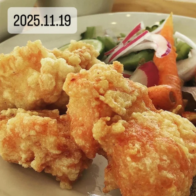 2025.11.19(水)

こんにちは❣️こたま食堂です

今シーズン一番の冷え込みで寒いですね🥶
店内温かくして、お待ちしています🍚😊

今日の日替わりランチは

Ａ

メニュー表のメインどれでもOK

本日、焼肉あります‼️

Ｂ

ポークロースカツとじ

オムライス

ドライカレー

ハヤシライス

明日は定休日です

#こたま食堂#できたて#揚げたて#ご飯おかわり3杯までOK#宮前駅周辺#和歌山グルメ#こたまランチ#お子さまランチ#電車が見られるお店#ガラス張り