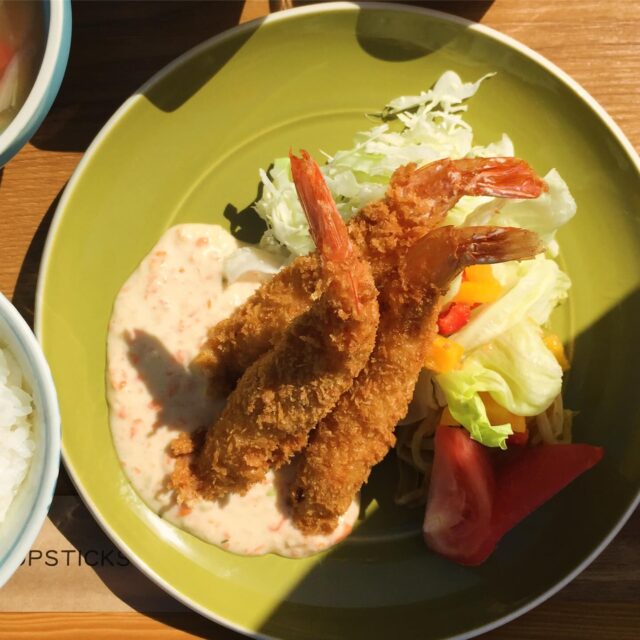 こんにちは、こたま食堂です😋
・
週末はたくさんのご来店、お問い合わせありがとうございます♪平日はゆっくりお過ごし頂けると思います♪
・
今日はあまり風もなく、テラス席もゆったりお過ごし頂けます！ぜひどうぞ〜
・
本日日替わりランチ
A
メインメニュー表どれでもOK
・
B
オムライス
・
ドライカレー
・
ハヤシライス
・
#こたま食堂#できたて#あげたて#ご飯おかわり3杯までOK#宮前駅周辺#電車が見られるお店#テラス席ペット同伴OK#wakayama
・
平日は